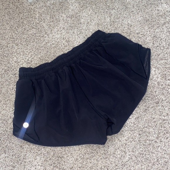 Lululemon Hotty Hot Shorts: 2.5 inches - Picture 2 of 3